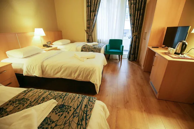 غرفة عائلية بسرير كوين بغرفتي نوم، Artika Hotel 1/1
