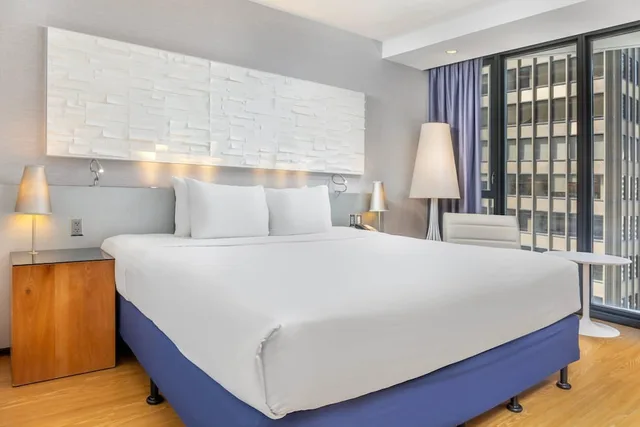 غرفة بريميوم ركنية بسرير كينج بشرفة، Radisson Blu Aqua Hotel, Chicago 2/10