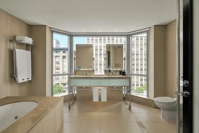 استوديو ديلوكس ركني بسرير كينج بإطلالة على المدينة، Westin Melbourne 7/7