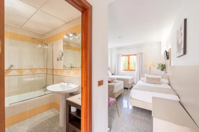 غرفة ثلاثية، Hotel Plaza del Castillo 4/4