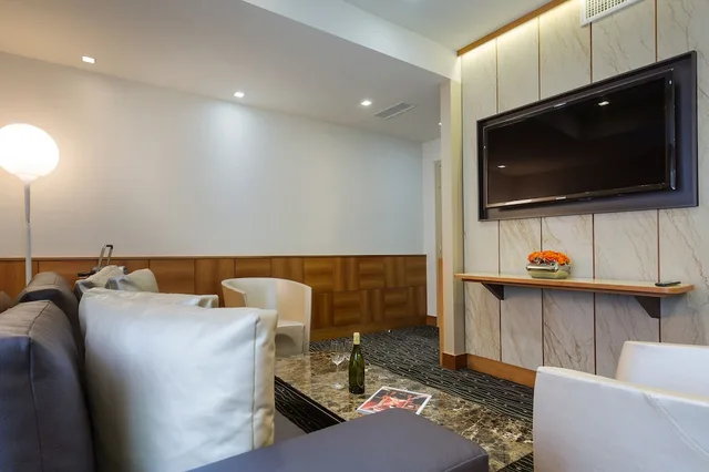 1 Bedroom, Senior, Suite, King Bed، HOTEL ST GOTTHARD 4/7