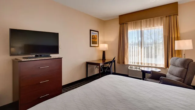 Room, King Bed, Best Western Plus Gateway Inn & Suites 6/9
