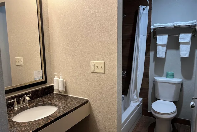 غرفة قياسية بسرير كينج، Days Inn by Wyndham West Des Moines / Clive 9/10