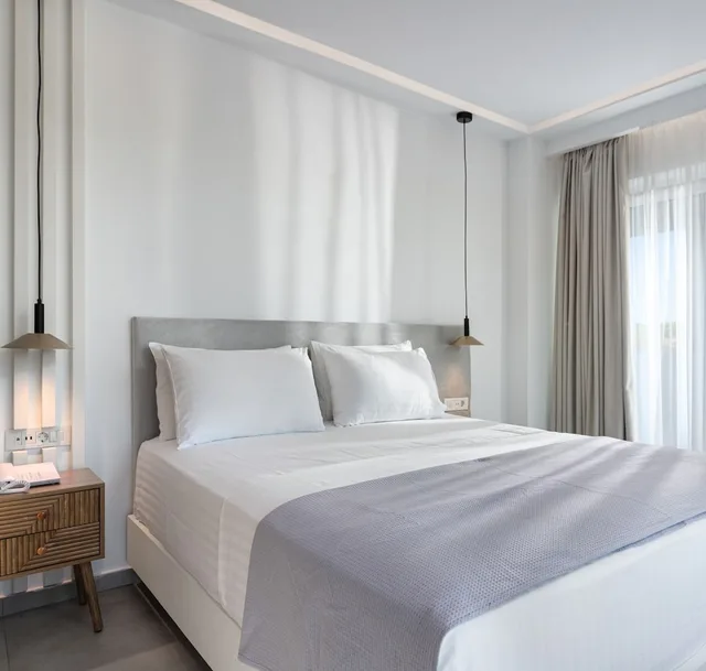 غرفة سوبيريور ثلاثية بسرير كوين مع أريكة، Myzith Luxury Suites 1/5