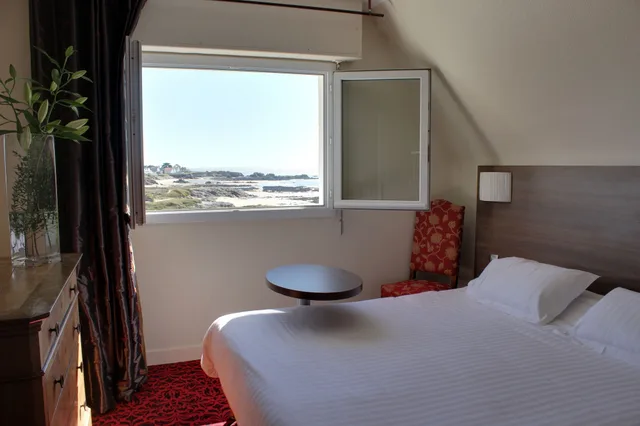 غرفة بسرير كوين بإطلالة على البحر، Hotel Le Lichen 1/7