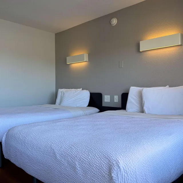 غرفة رباعية، Motel6 Simi Valley, CA 3/7