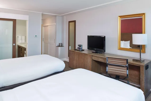 Room, 2 Double Beds, Executive Level، Doubletree By Hilton Torrance South Bay 2/4