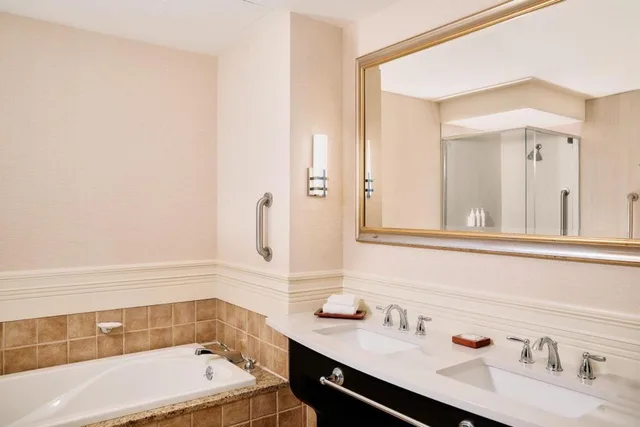 Preferred, King Bed, Lake Side، Oglebay Resort Conference Center 9/10