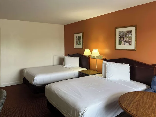 غرفة قياسية بسريرين مزدوجين لذوي الإعاقة، Motel6 Culpeper, VA 1/6