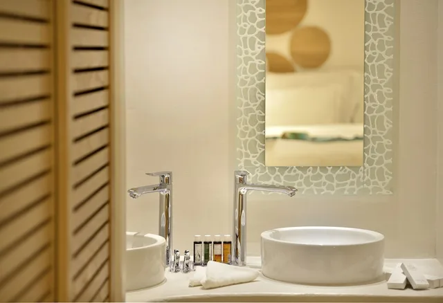 Sunshine, Junior Suite, King Bed, Sea View, Sofa، Nissaki Boutique 7/8