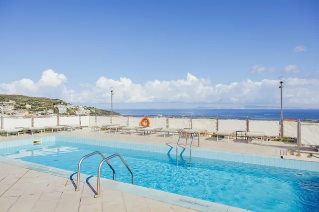 غرفة سوبيريور ثلاثية بإطلالة على البحر بشرفة، Grand Hotel Cesare Augusto 2/2
