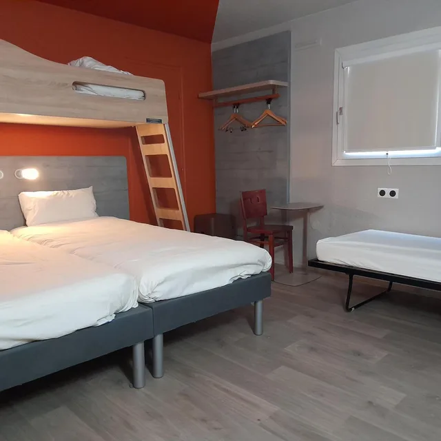غرفة بسريرين منفصلين، Hotel Ibis Budget de Fresnes 5/8