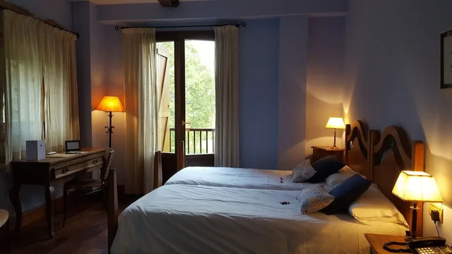 غرفة قياسية بسرير مزدوج أو سريرين منفصلين، HOTEL USATEGIETA 2/10