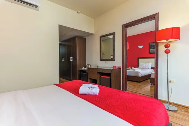 غرفة عائلية بثلاثة أسرّة بغرفتي نوم، Al Murjan Palace Hotel, Jounieh 5/10
