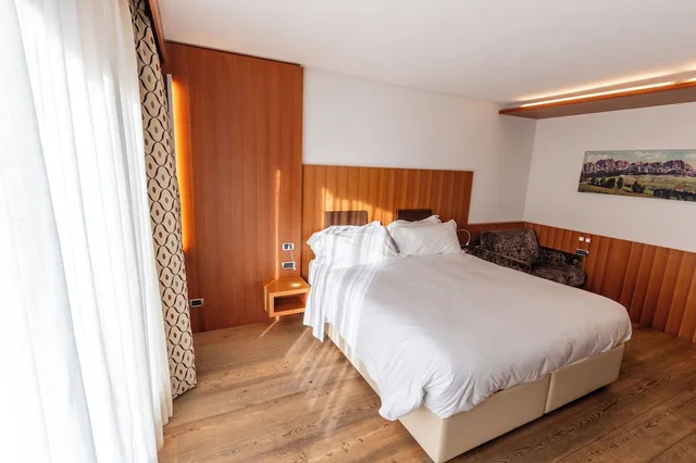 غرفة كلاسيكية ثلاثية بسرير مزدوج وسرير فردي، Hotel Alaska Cortina 2/10