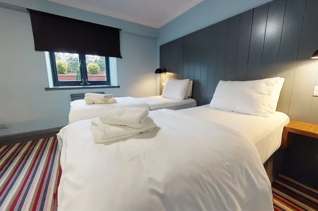 غرفة بسريرين منفصلين، Village Hotel Manchester Cheadle 4/9