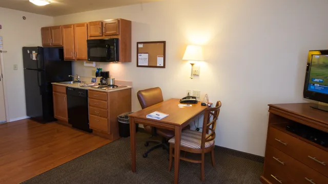 جناح استوديو بسرير كوين لذوي الإعاقة، Candlewood Suites Joplin 2/2