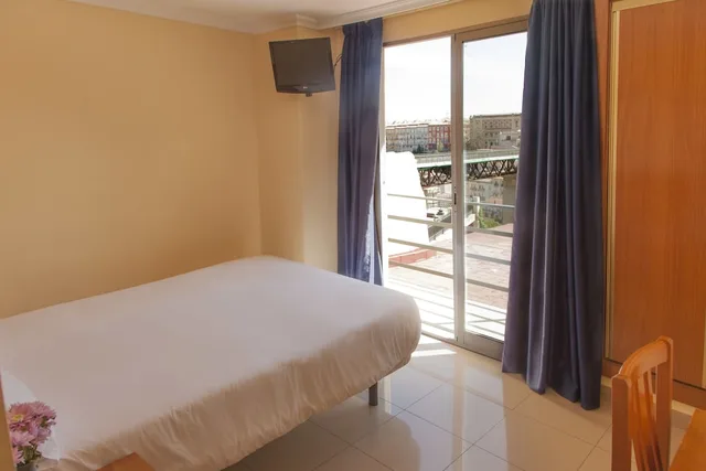 Standard, Double Bed, Hostal Savoy 3/7