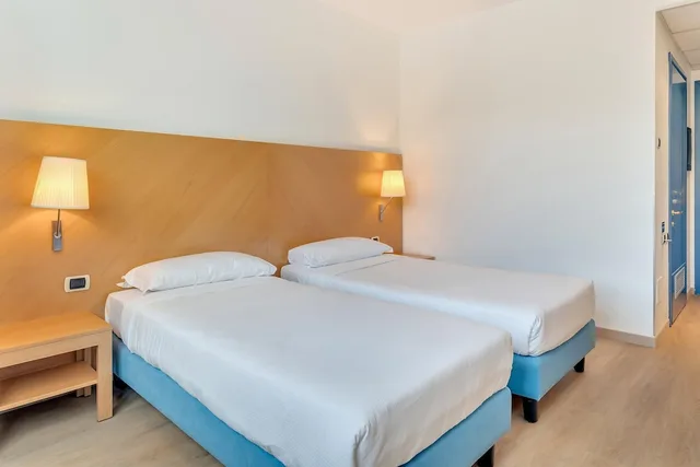 غرفة قياسية بسريرين منفصلين، B&B HOTEL Bergamo Executive 1/5