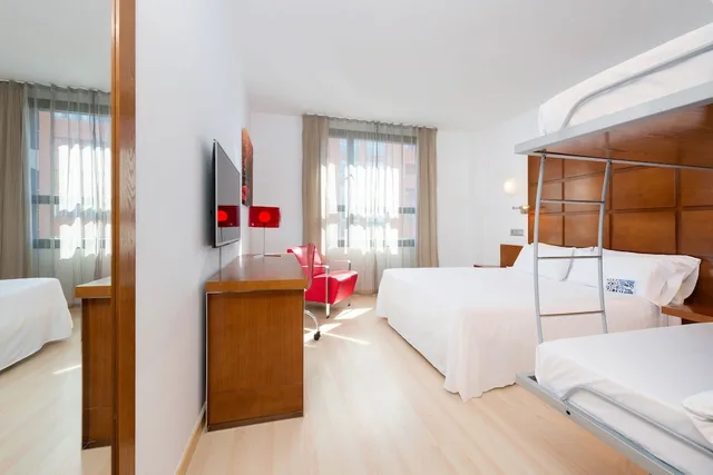 غرفة عائلية بسرير مزدوج، Zentral Ave Zaragoza 2/5