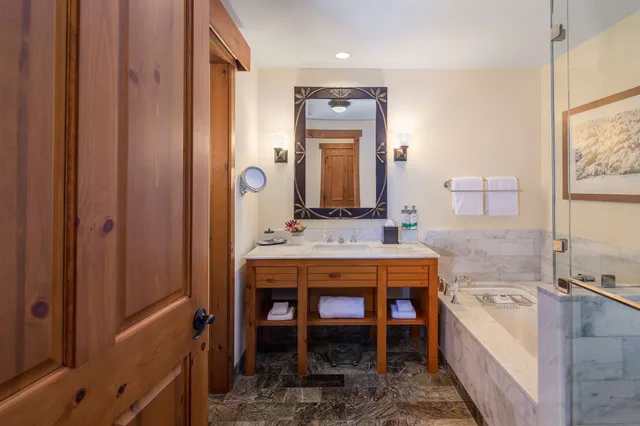 غرفة كلاسيكية بسريرين مزدوجين، The Lodge At Spruce Peak 3/3