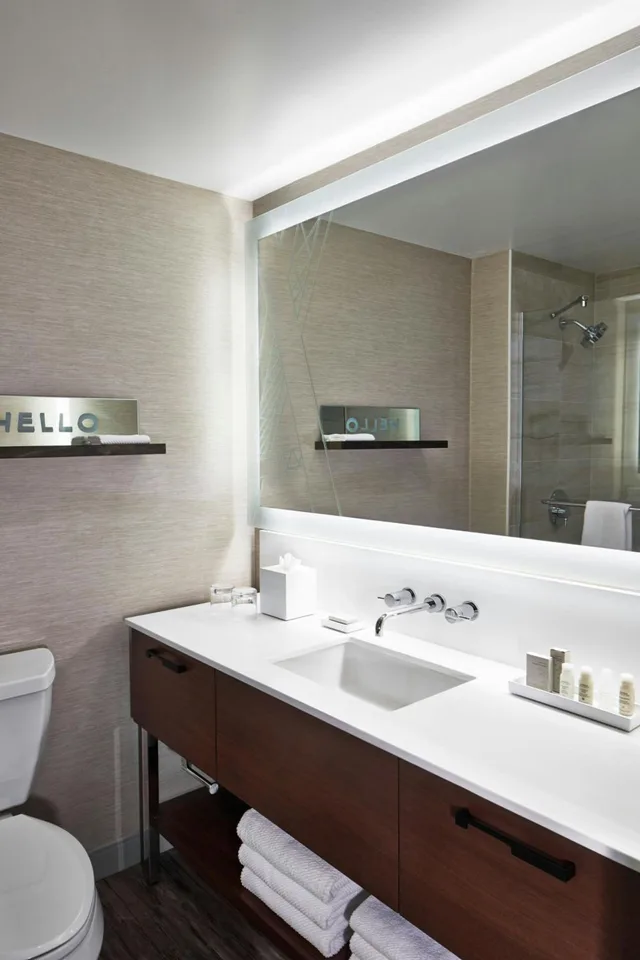 1 Bedroom, Beach, Suite, King Bed, Small، The Del Monte Lodge Renaissance Rochester Hotel Spa 4/10
