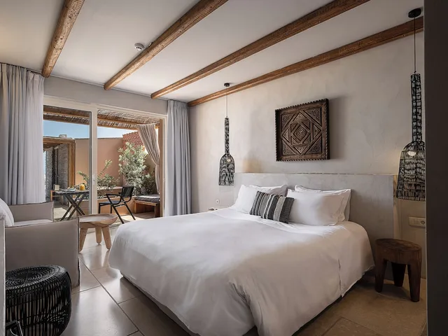 غرفة سوبيريور بسرير كينج بإطلالة على البحر مع أريكة في الطابق الأرضي، The Theodore Boutique Hotel 6/10