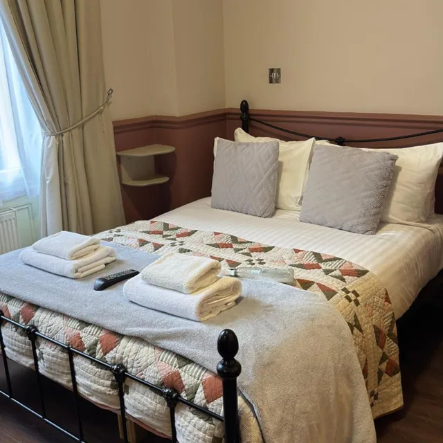 غرفة بسرير مزدوج بحمام خاص، The Marker Hotel 2/10