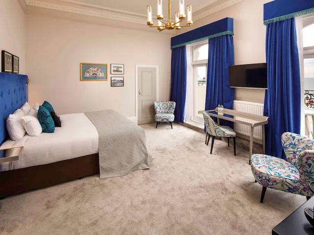 غرفة بريفيليج بسرير مزدوج بإطلالة على البحر بشرفة، Mercure Brighton Seafront Hotel 1/5