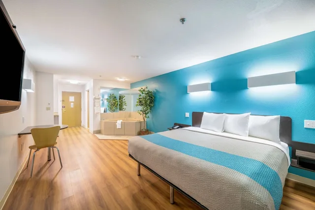 Superior, King Bed, Hot Tub, Motel6 Decatur, TX 5/9