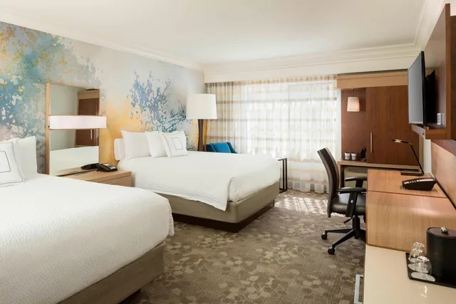 Room, 2 Queen Beds, Sofa, Courtyard By Marriott Palo Alto Los Altos 5/10