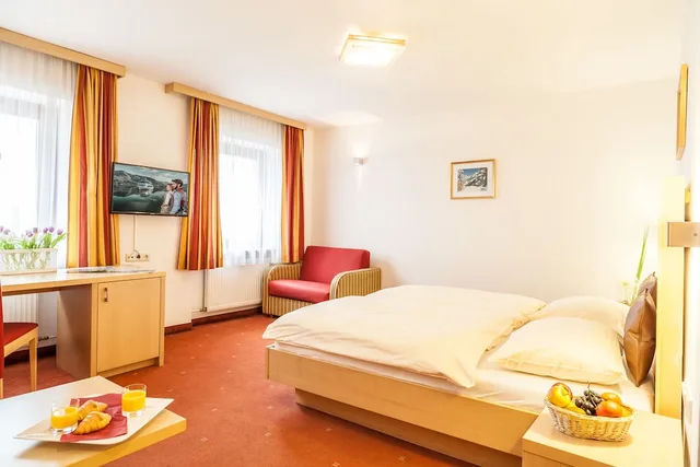 غرفة بسرير كوين بشرفة، Hotel Glaserer Haus 2/6