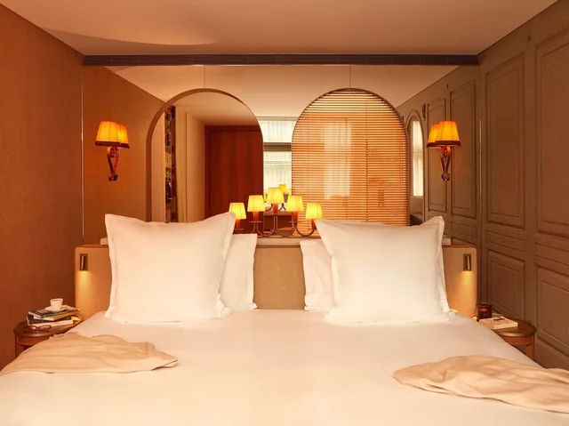 غرفة سيغنتشر بسرير كينج بإطلالة على الفناء، Mondrian Bordeaux Hotel des Carmes 2/7