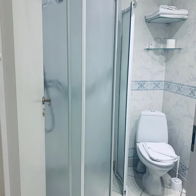 غرفة ثلاثية، Nb Hotel 6/10