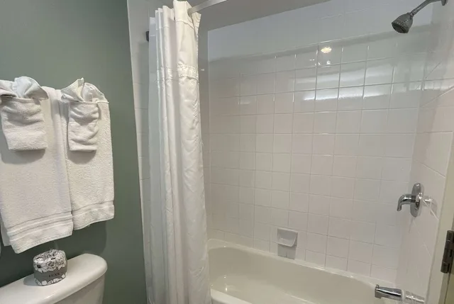 جناح بسرير كوين وأسرّة بطابقين وسرير بطابقين وسرير كوين، Super 8 By Wyndham Peterborough 4/5