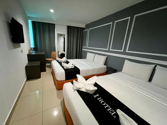 Family, 1 Hotel Mahkota Cheras 1/2