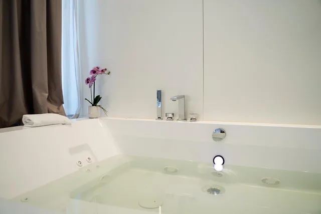 جناح جونيور، Malavoglia Inn 10/10