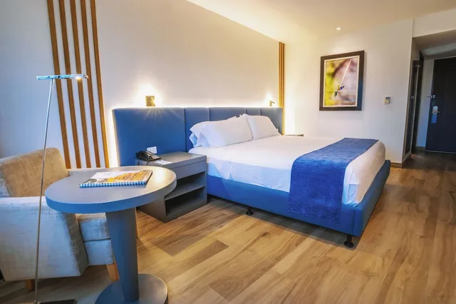 غرفة بزنس بسرير كينج بإطلالة على المدينة، Wyndham Guayaquil Puerto Santa Ana 6/8