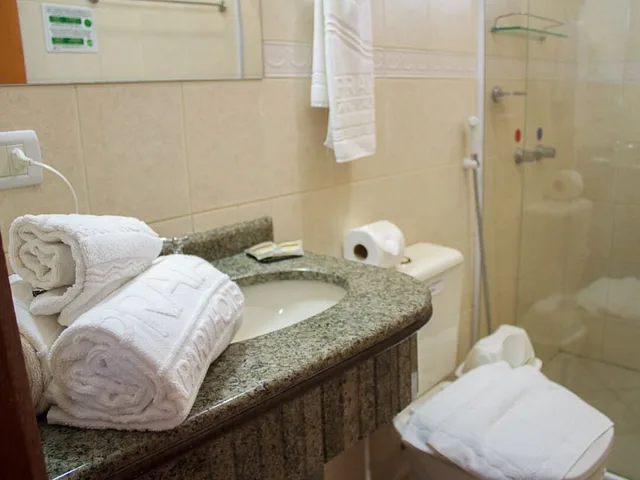 غرفة قياسية رباعية بسرير مزدوج بشرفة مع أريكة، Bombinhas Praia Apart Hotel - Unidade Bombas 8/8