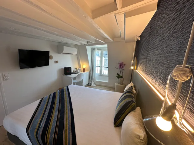 غرفة سوبيريور بسرير كينج، Hotel Opera Deauville 2/3