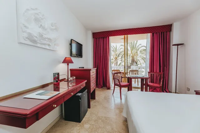 غرفة قياسية بإطلالة على البحر مفردة بسريرين منفصلين، Cleopatra Palace Hotel 1/2