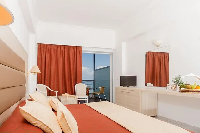 غرفة قياسية بسريرين منفصلين بإطلالة على البحر، Belair Beach Hotel 3/10