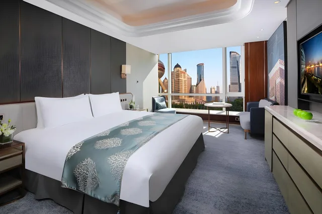 غرفة سوبيريور بسرير كينج وسرير كوين بإطلالة على الحديقة، Oriental Riverside Hotel Shanghai International Convention Center 3/3