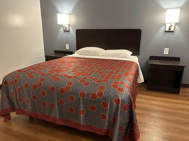 غرفة قياسية بسرير كوين، Motel6 Sullivan MO 2/3