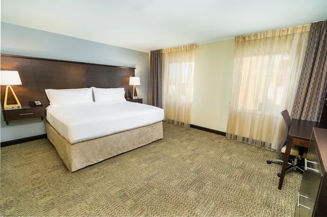 جناح استوديو بسرير كينج مع أريكة بمطبخ لذوي الإعاقة، Staybridge Suites Newark - Fremont 2/4