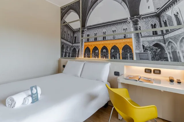Standard, Queen Bed, B&B Hotel Cremona 6/10