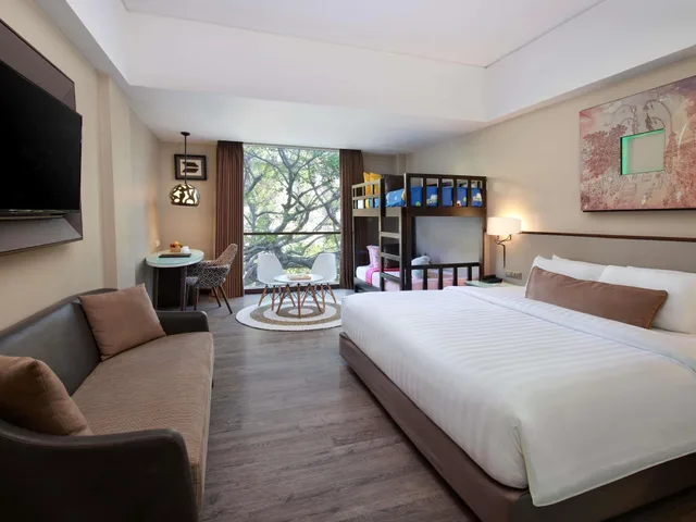 غرفة عائلية بسرير كينج وسرير بطابقين، MERCURE BALI LEGIAN 6/8
