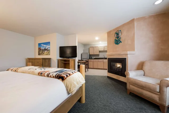 جناح بسرير كينج بمطبخ، Best Western Plus Kentwood Lodge 1/1