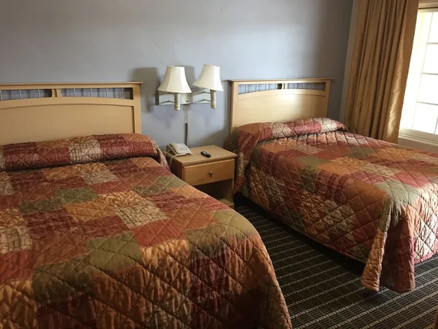 غرفة بسريرين مزدوجين للمدخنين، Economy Motel 1/2