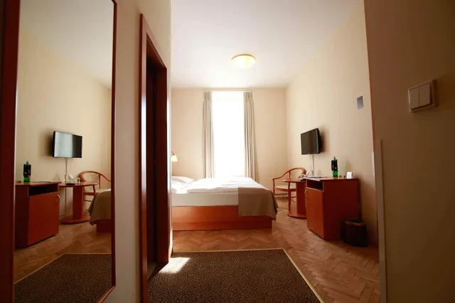 غرفة اقتصادية بسرير مزدوج، Hotel Merkur 7/10